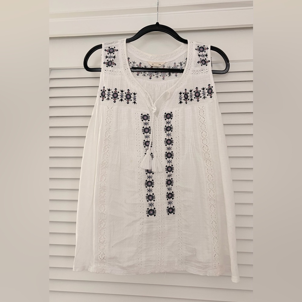 Lucky Brand White Sleeveless Embroidered Tunic with Black and Mauve Accents